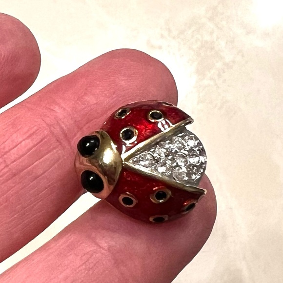 Carolee stamped Vintage Ladybug pin. Excellent condition. Collectable. - Picture 1 of 7